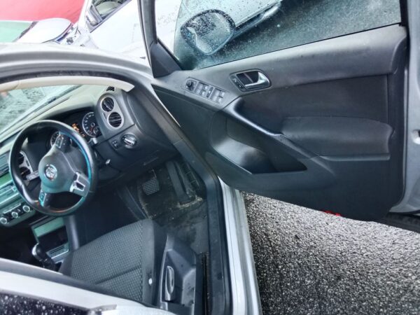 P5057 - Volkswagen Tiguan 2010 Silver Wrecking - Image 8