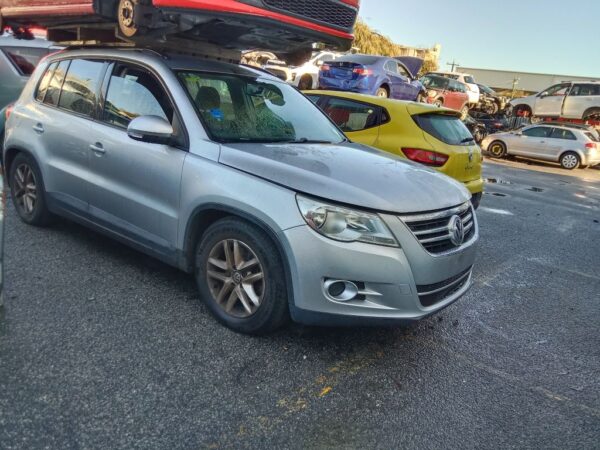 P5057 - Volkswagen Tiguan 2010 Silver Wrecking - Image 16