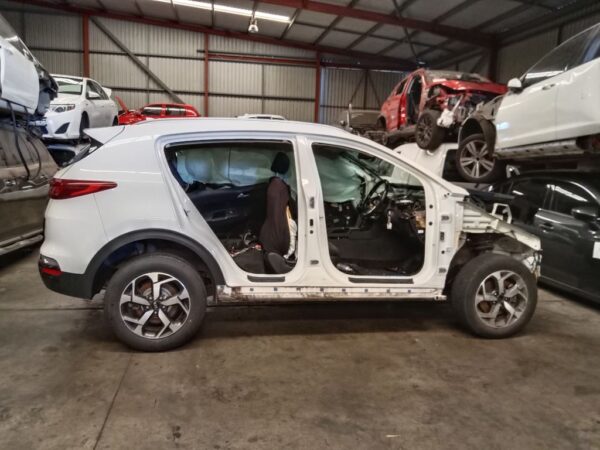 P5058 - Kia Sportage 2020 White Wrecking V - Image 16