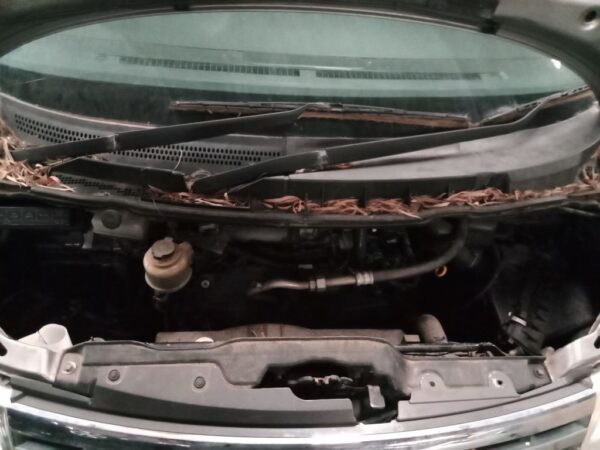 P5059 - Nissan Elgrand 2006 Grey Wrecking - Image 3