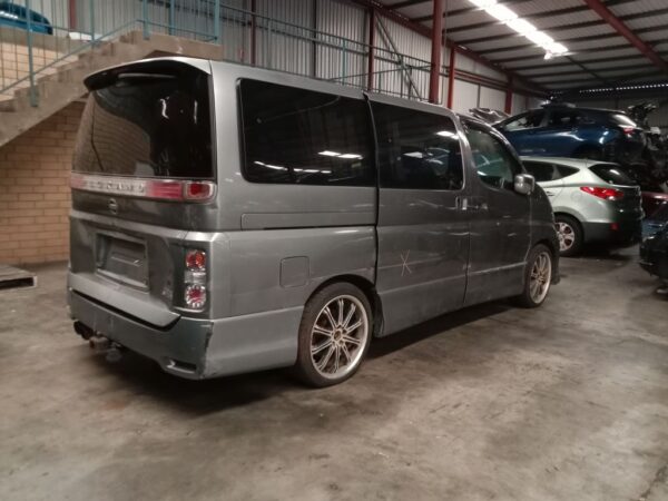 P5059 - Nissan Elgrand 2006 Grey Wrecking - Image 10