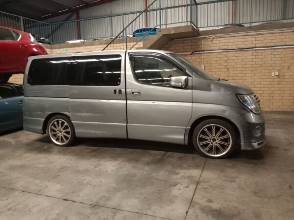 P5059 - Nissan Elgrand 2006 Grey Wrecking - Image 12