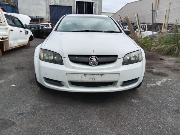 P5060 - Holden Commodore Ute 2007 White Wrecking