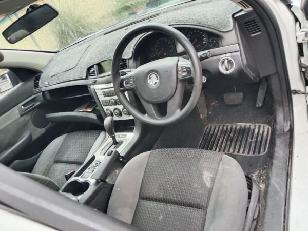 P5060 - Holden Commodore Ute 2007 White Wrecking - Image 5