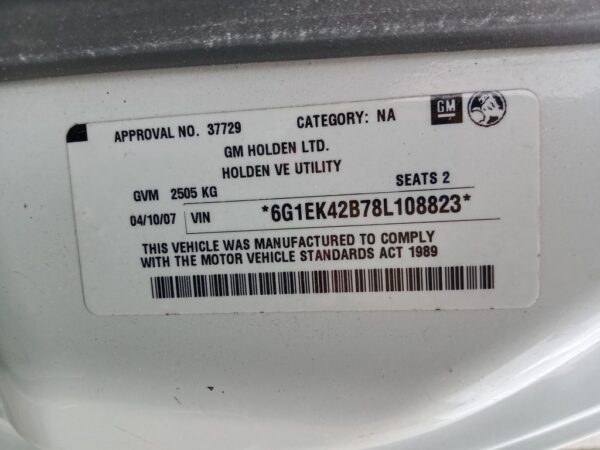 P5060 - Holden Commodore Ute 2007 White Wrecking - Image 11