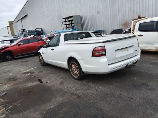 P5060 - Holden Commodore Ute 2007 White Wrecking - Image 12