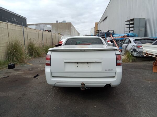 P5060 - Holden Commodore Ute 2007 White Wrecking - Image 13