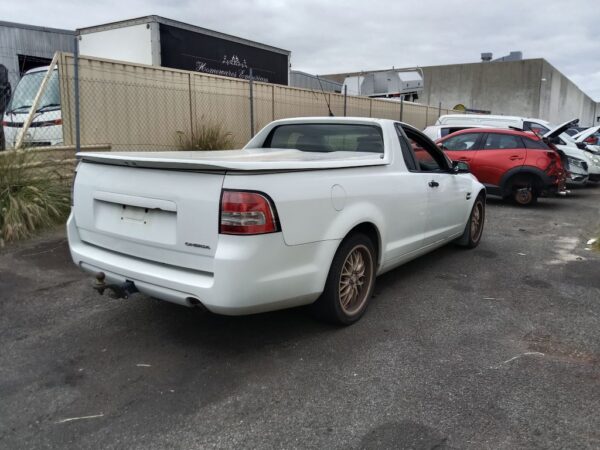 P5060 - Holden Commodore Ute 2007 White Wrecking - Image 14