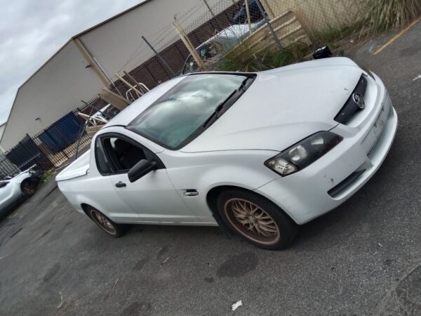 P5060 - Holden Commodore Ute 2007 White Wrecking - Image 15