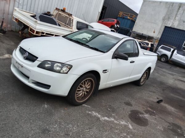 P5060 - Holden Commodore Ute 2007 White Wrecking - Image 16