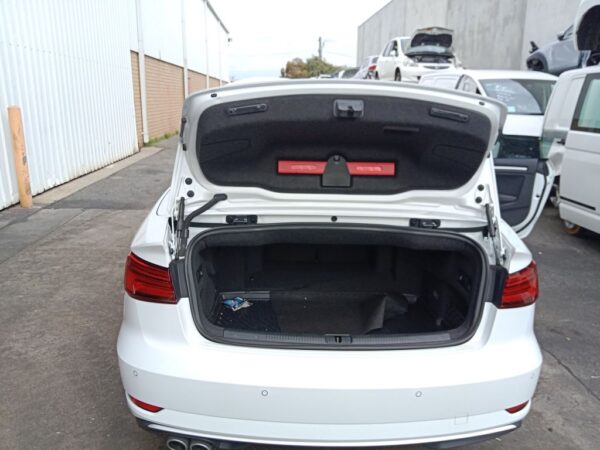 P5061 - Audi A3 2018 White Wrecking - Image 4