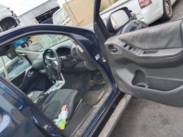 P5062 - Nissan Navara 2012 Blue Wrecking - Image 3