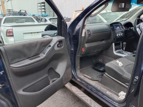 P5062 - Nissan Navara 2012 Blue Wrecking - Image 7
