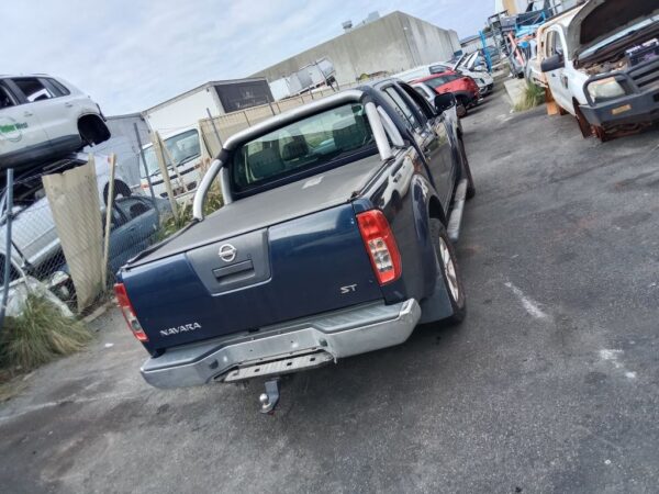 P5062 - Nissan Navara 2012 Blue Wrecking - Image 12