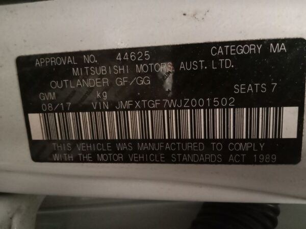 P5063 - Mitsubishi outlander 2017 White Wrecking - Image 12