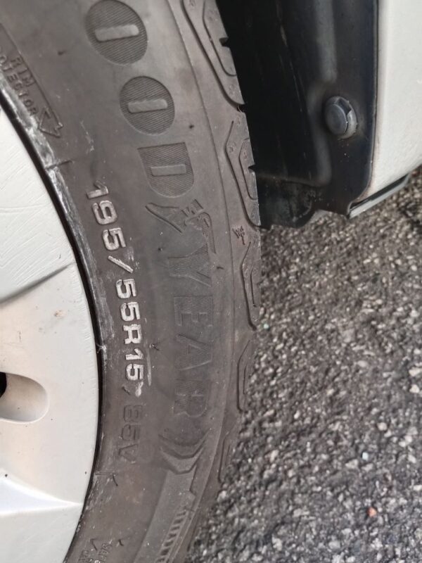 P5065 - Suzuki Swift 2007 Silver Wrecking - Image 10