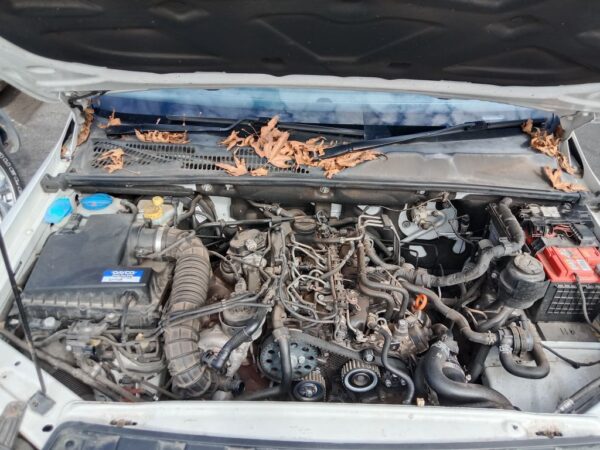P5067 - Volkswagen Amarok 2012 White Wrecking - Image 2
