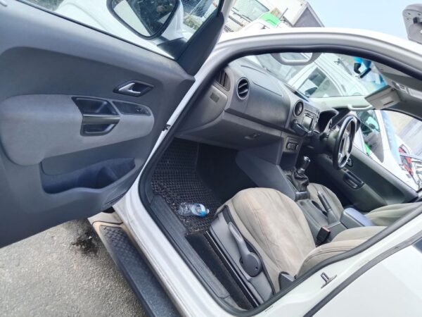P5067 - Volkswagen Amarok 2012 White Wrecking - Image 3