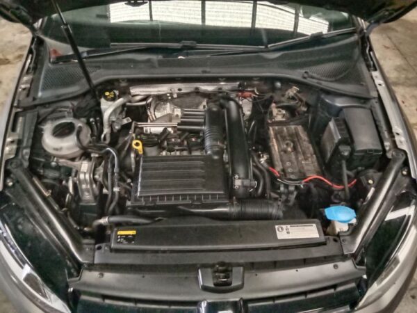 P5073 - Volkswagen golf 2014 Grey Wrecking - Image 3