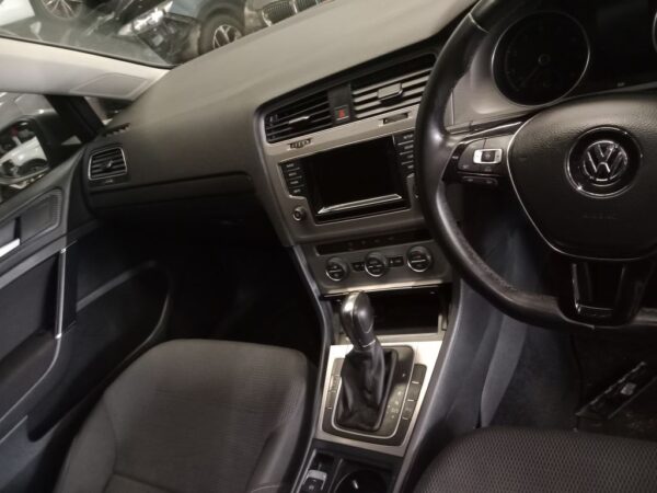 P5073 - Volkswagen golf 2014 Grey Wrecking - Image 4