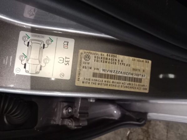 P5073 - Volkswagen golf 2014 Grey Wrecking - Image 12