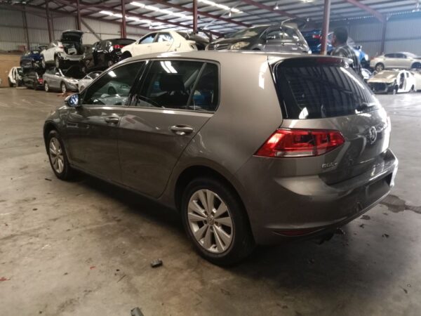 P5073 - Volkswagen golf 2014 Grey Wrecking - Image 13