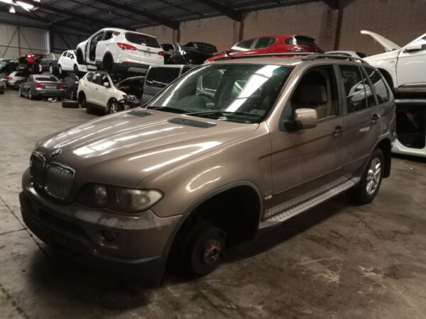 P5074 - BMW E53 X5 2004 Gold Wrecking - Image 8