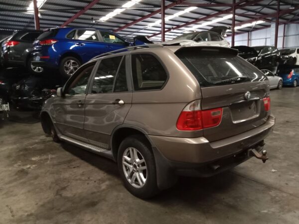 P5074 - BMW E53 X5 2004 Gold Wrecking - Image 10