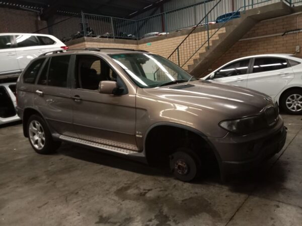 P5074 - BMW E53 X5 2004 Gold Wrecking - Image 12