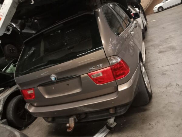 P5074 - BMW E53 X5 2004 Gold Wrecking - Image 14