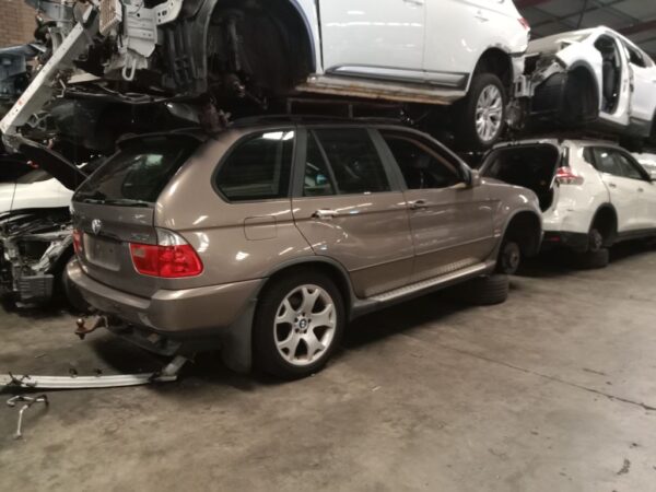 P5074 - BMW E53 X5 2004 Gold Wrecking - Image 15