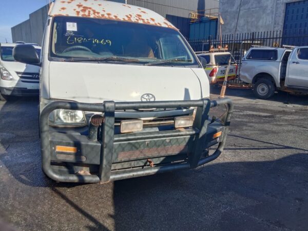 P5075 - Toyota Hiace 2013 White Wrecking
