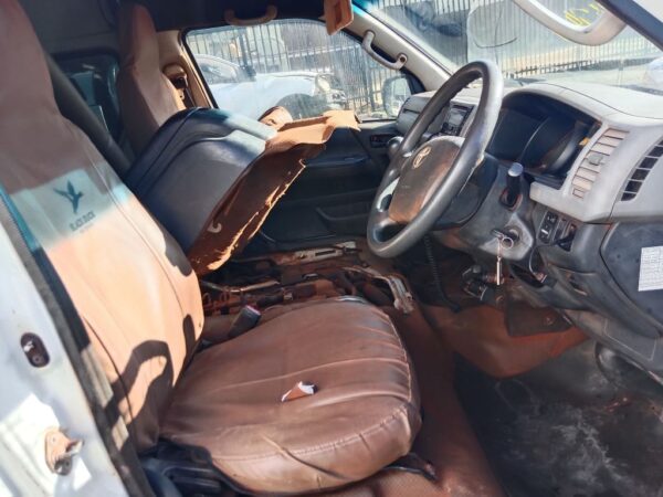 P5075 - Toyota Hiace 2013 White Wrecking - Image 3