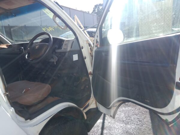P5075 - Toyota Hiace 2013 White Wrecking - Image 4