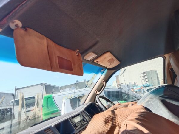 P5075 - Toyota Hiace 2013 White Wrecking - Image 7