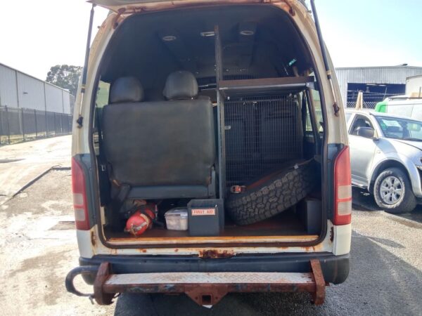 P5075 - Toyota Hiace 2013 White Wrecking - Image 10