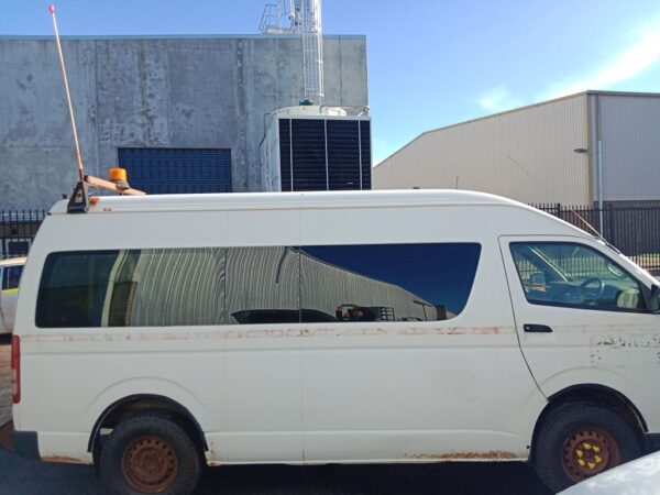 P5075 - Toyota Hiace 2013 White Wrecking - Image 12