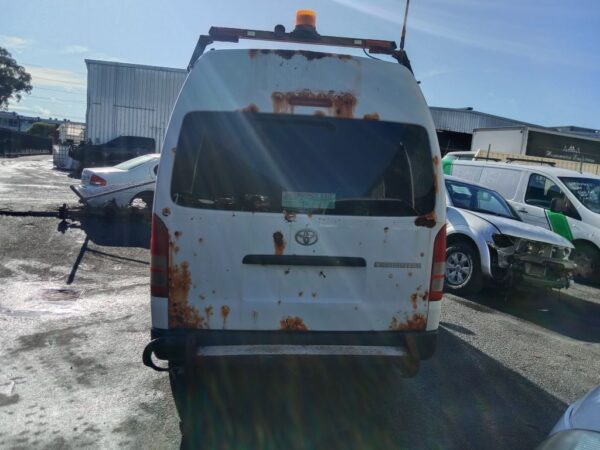 P5075 - Toyota Hiace 2013 White Wrecking - Image 13