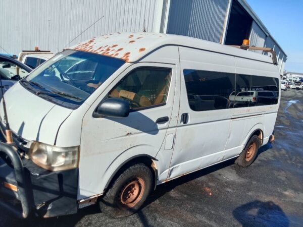 P5075 - Toyota Hiace 2013 White Wrecking - Image 16