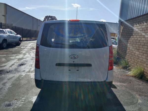 P5076 - Hyundai iload 2010 White Wrecking - Image 13