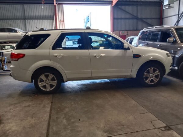 P5077 - Ford territory 2013 White Wrecking - Image 11