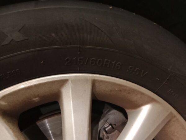P5081 - Toyota Camry Hybrid 2010 Blue Wrecking - Image 4