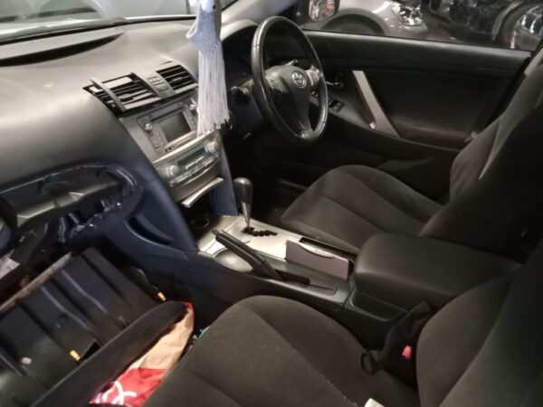 P5081 - Toyota Camry Hybrid 2010 Blue Wrecking - Image 5