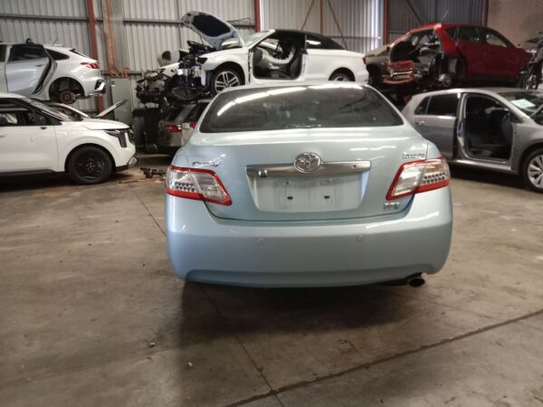 P5081 - Toyota Camry Hybrid 2010 Blue Wrecking - Image 13