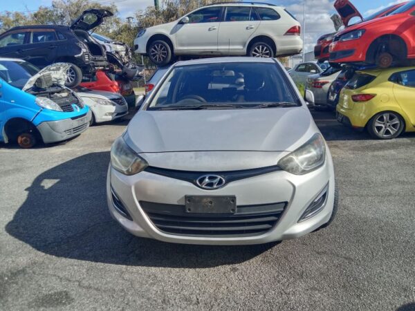 P5084 - Hyundai i20 2012 Silver Wrecking