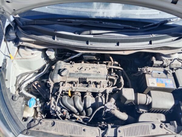 P5084 - Hyundai i20 2012 Silver Wrecking - Image 2