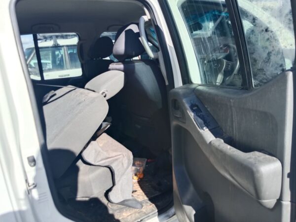 P5085 - Nissan Navara 2009 White Wrecking - Image 5