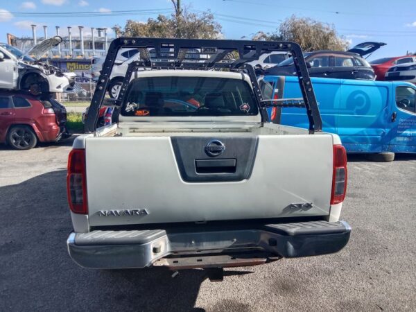 P5085 - Nissan Navara 2009 White Wrecking - Image 13