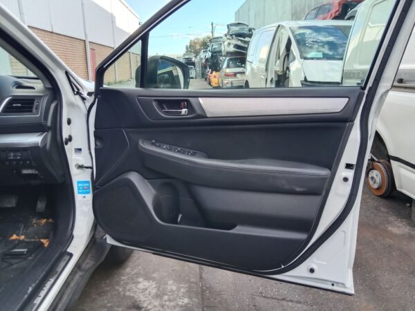 P5087 - Subaru outback 2021 White Wrecking - Image 5