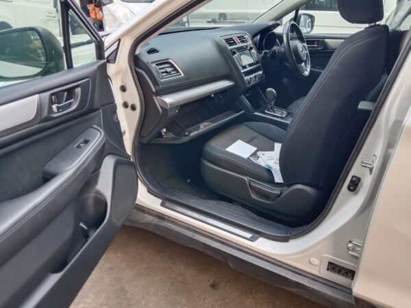 P5087 - Subaru outback 2021 White Wrecking - Image 7